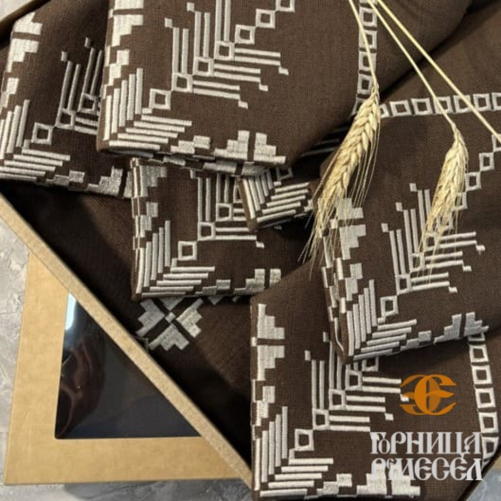 Комплект столового белья "Цярэшкi"  в подарочной упаковке