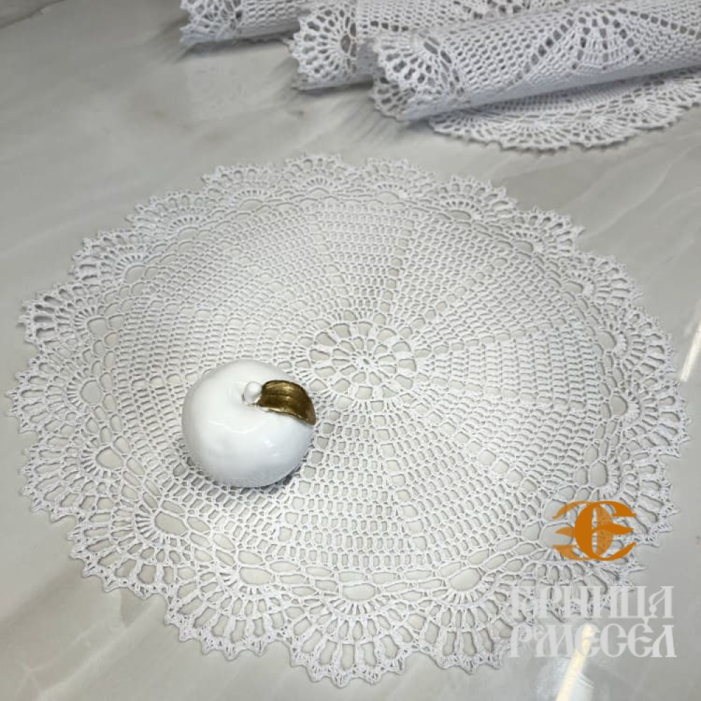 Кружевная салфетка крючком, ручной работы (цвет- белый, 44 см.)