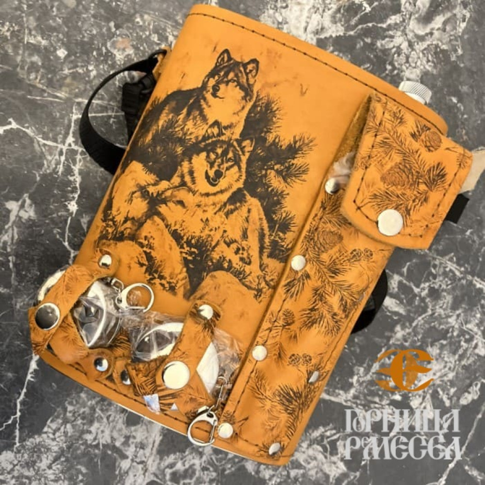 Фляга 511/2 (рыжая кожа), 2л + 2 стаканчика + 2 вилки - фото1 Фляга 511/2 (рыжая кожа), 2л + 2 стаканчика + 2 вилки - фото1