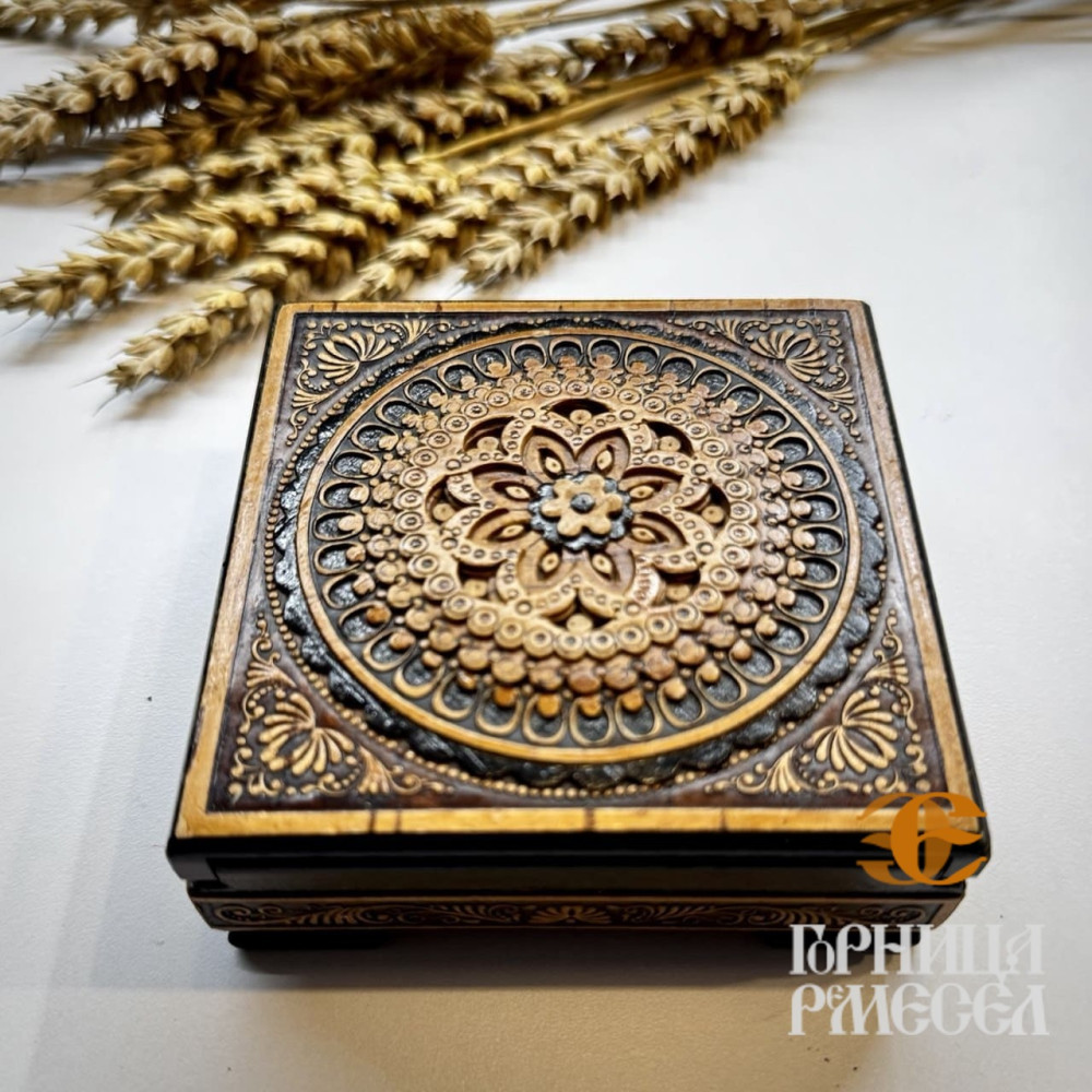 Шкатулка деревянная с резьбой, прямоугольная, 9*9*4,5 см (нат.дерево-липа) фото-4