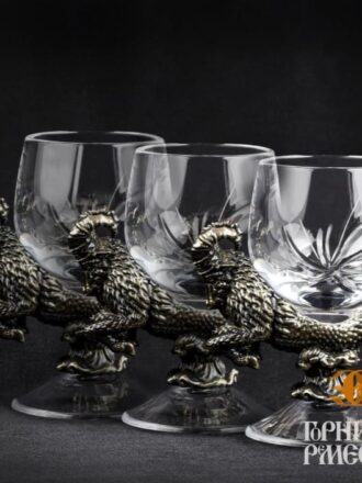 Рюмка «Козерог» из хрусталя с латунным основанием, объём 15 мл, высота 67 мм, ширина 55 мм, авторская ручная работа