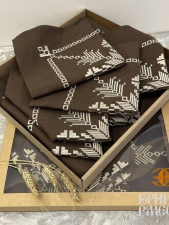 Комплект столового белья «Цярэшкi» из льна, шоколадный цвет, вышивка, подарочная упаковка