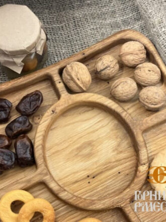 Деревянная менажница квадратная, 26-28 см.