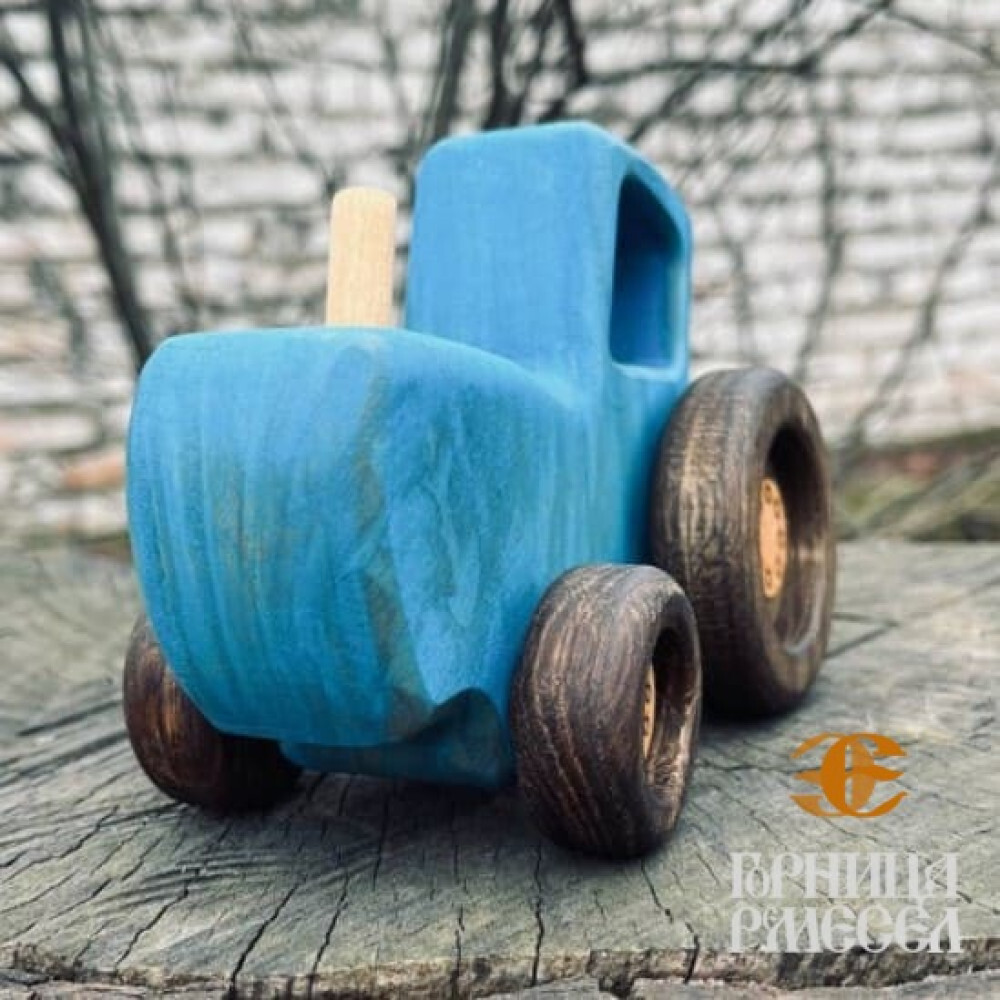 Трактор деревянный сувенирный