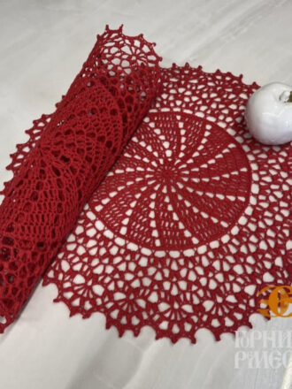 Кружевная салфетка крючком, ручной работы (цвет- красный, 40 см.)