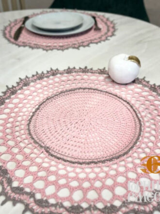 Кружевная салфетка крючком ручной работы (цвет- пыльная роза, 44 см.)