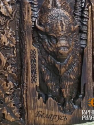 Панно деревянное «Зубр в кр. раме», вид 0,2, дуб, 290х220х40 мм