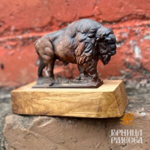 Статуэтка «Зубр» из керамики на деревянной подставке, ручная работа, техника молочения
