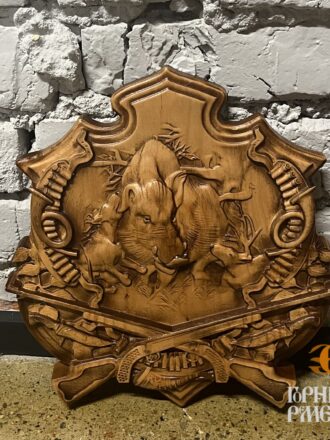 Панно "Кабан, собаки, два ствола", 285*275*30мм, резное, ольха