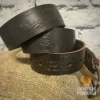 Мужской ремень из натуральной кожи с тематическим тиснением кораблей ВМФ, металлической пряжкой — символ морской доблести и преданности флоту