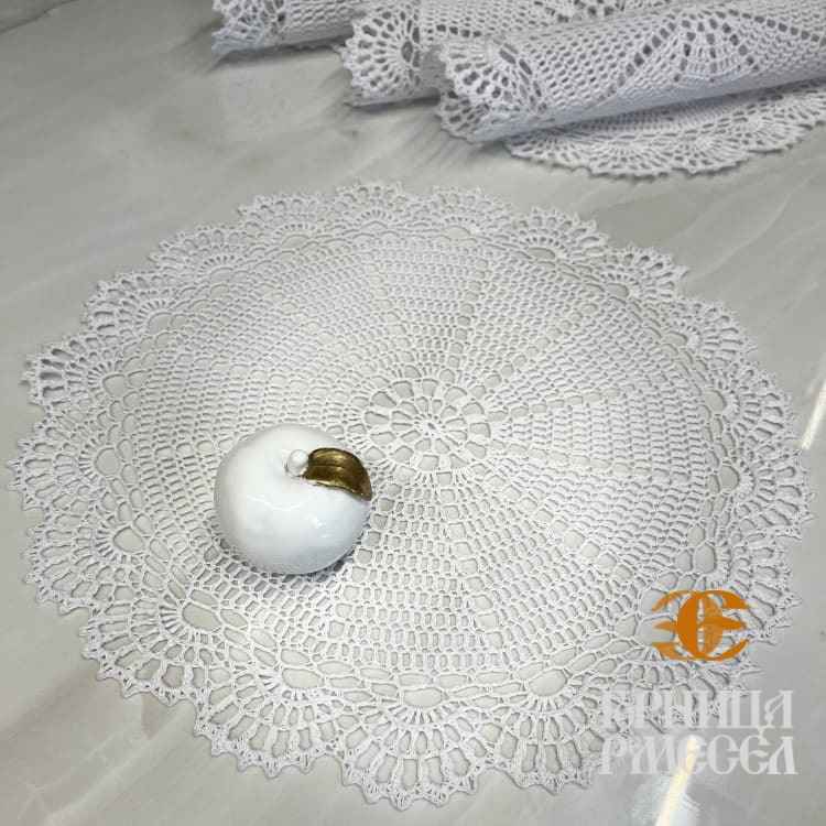 Кружевная салфетка крючком, ручной работы (цвет- белый, 44 см.) — изображение 2