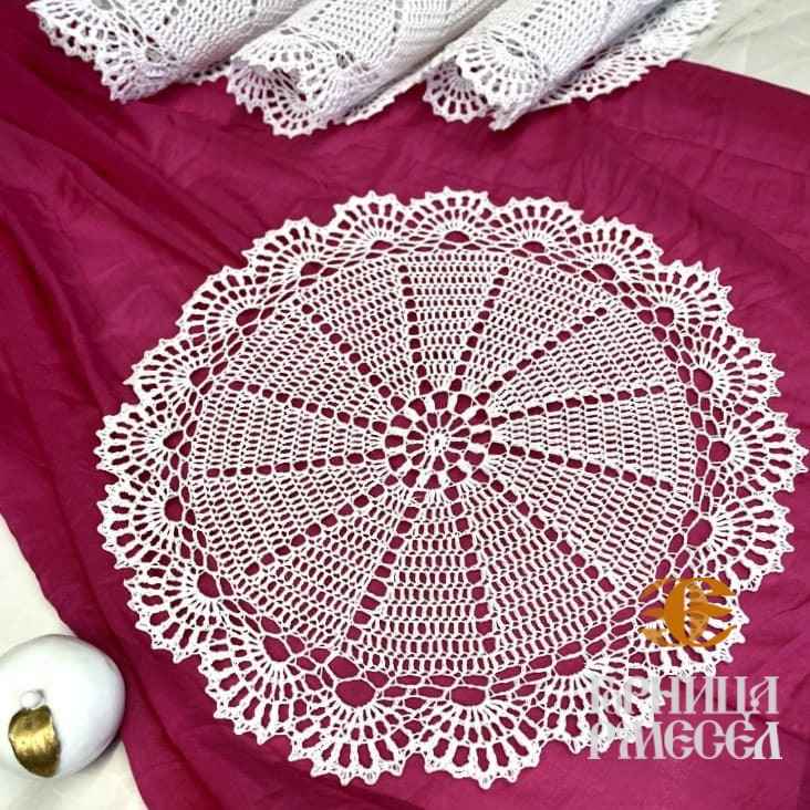 Кружевная салфетка крючком, ручной работы (цвет- белый, 44 см.)