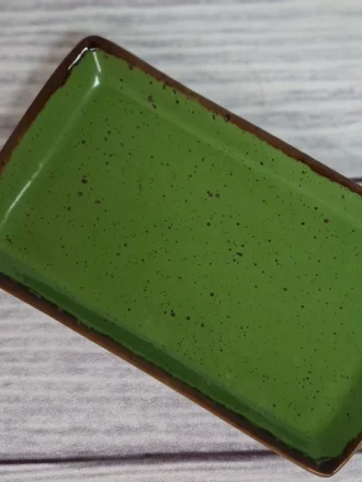 Блюдо PUNTO VERDE pezzo: фарфор, 20,5×12 см, можно в СВЧ и ПММ, изумрудно‑зелёное с коричневым узором